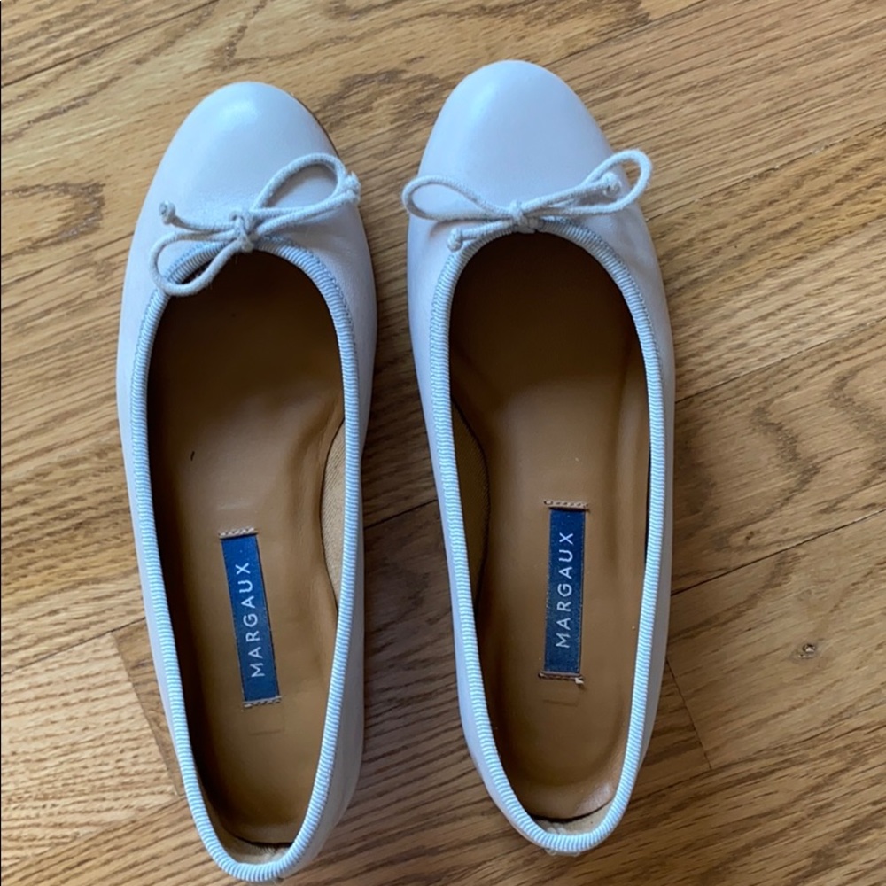 Impeccable grey ballerina flats